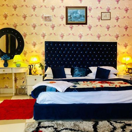 Aimys Villa Guest House Multan Bagian luar foto