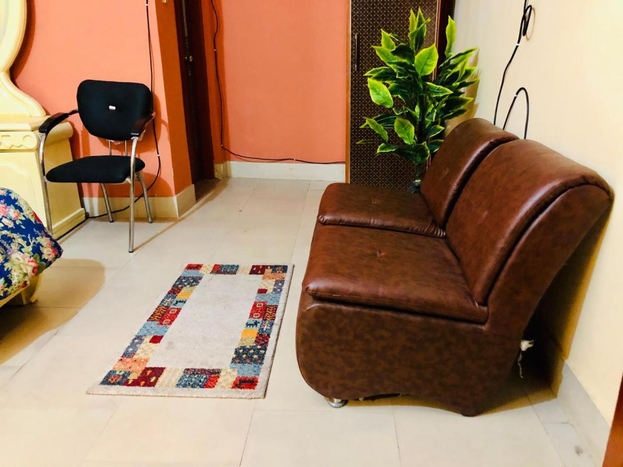 Aimys Villa Guest House Multan Bagian luar foto