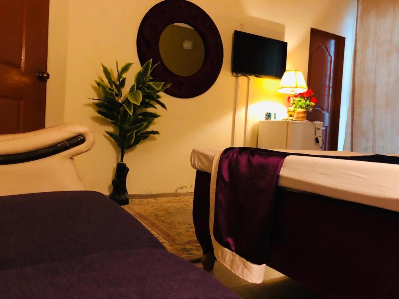Aimys Villa Guest House Multan Bagian luar foto
