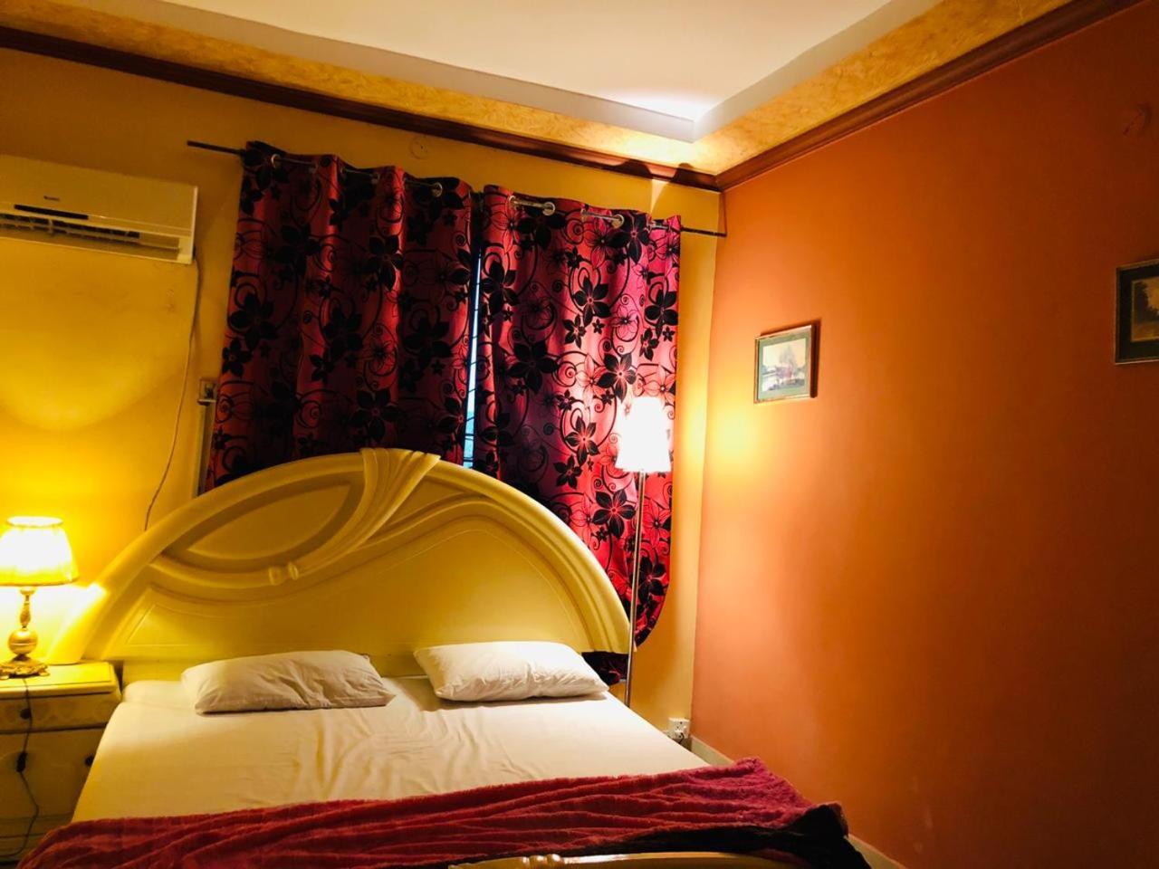 Aimys Villa Guest House Multan Bagian luar foto