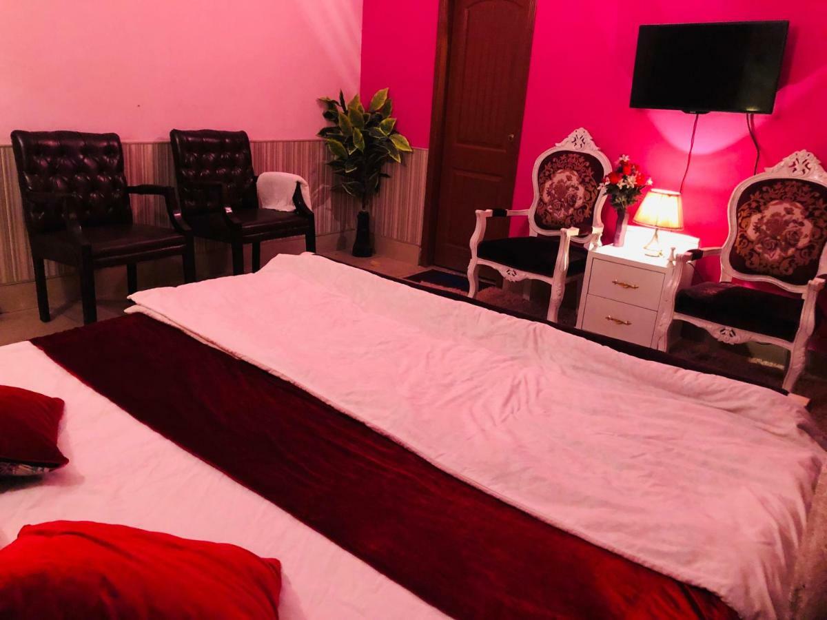 Aimys Villa Guest House Multan Bagian luar foto